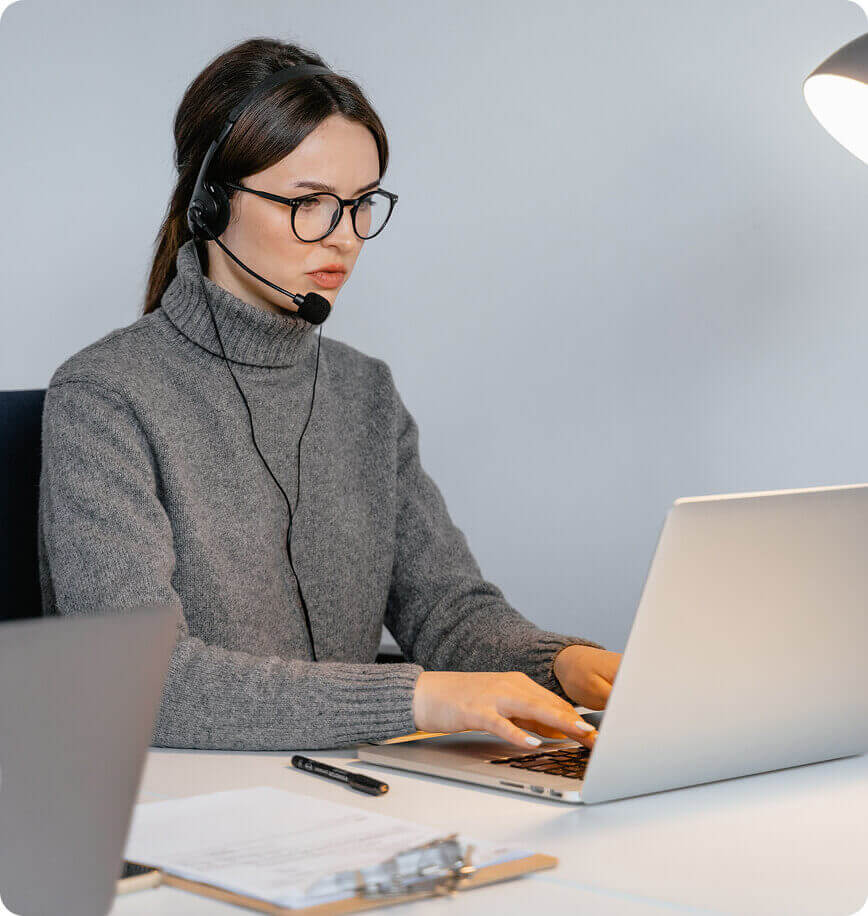 Support specialist on a remote desktop session