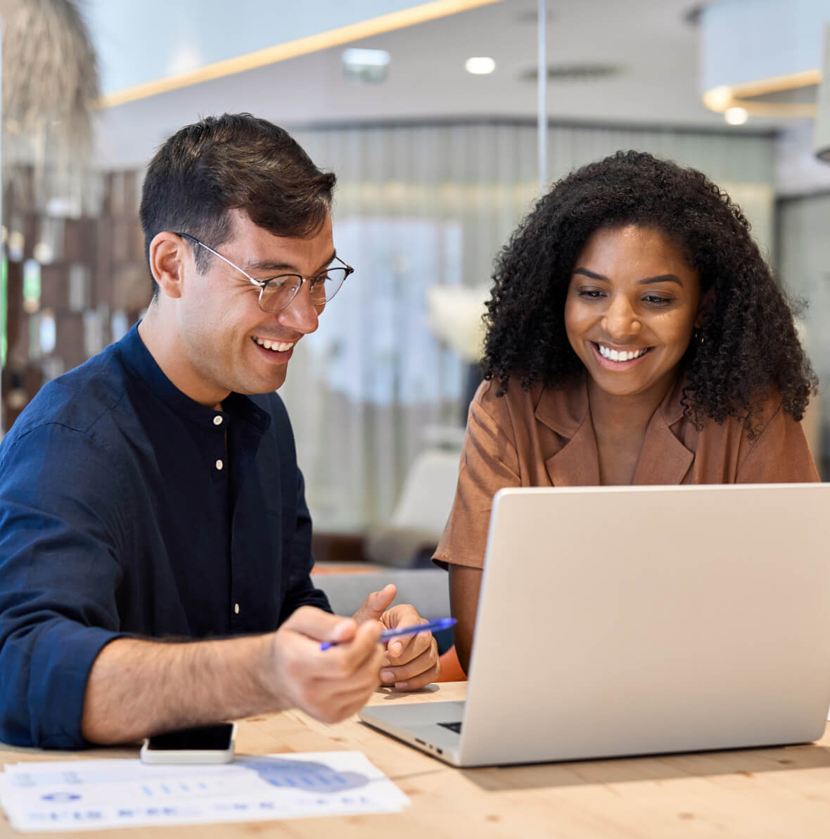 Who benefits from Zoho Survey's